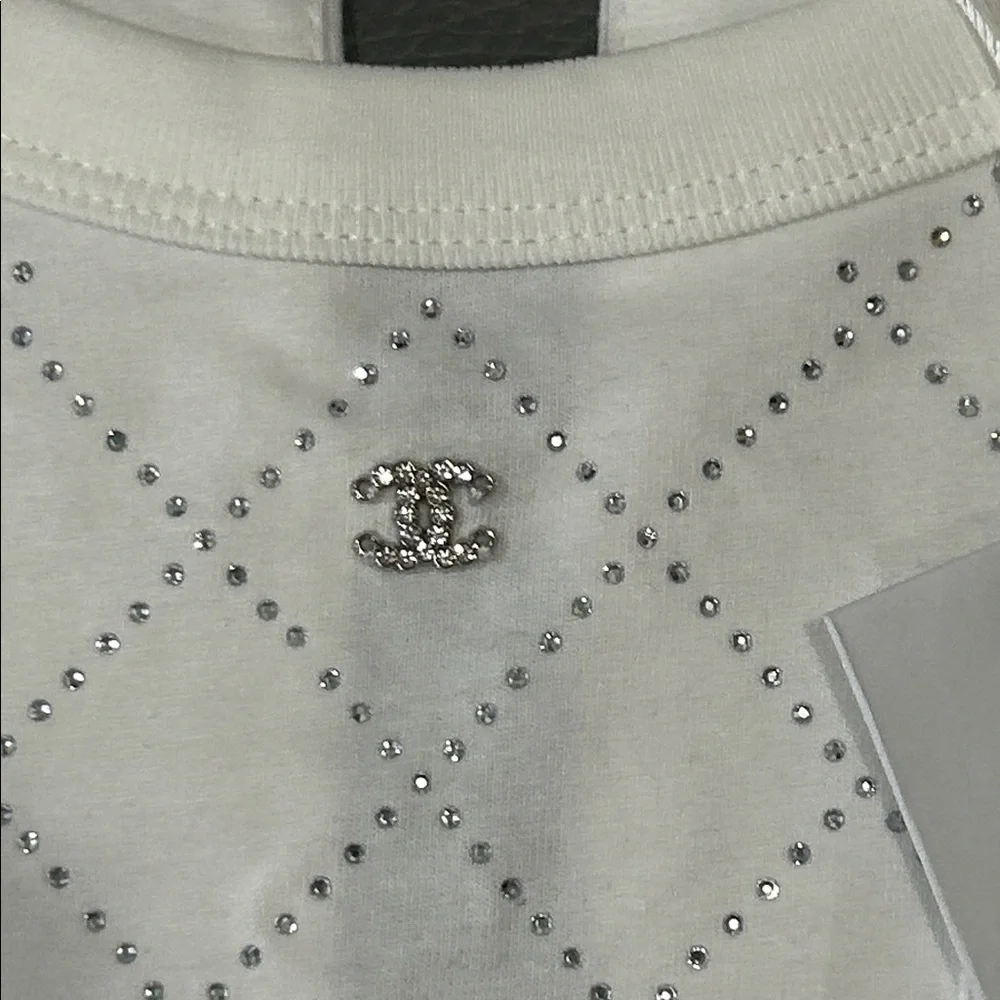 CHANEL White Rhinestone Diamond Pattern Top, size 38/8. NWT. LUXURY - Picture 3 of 10